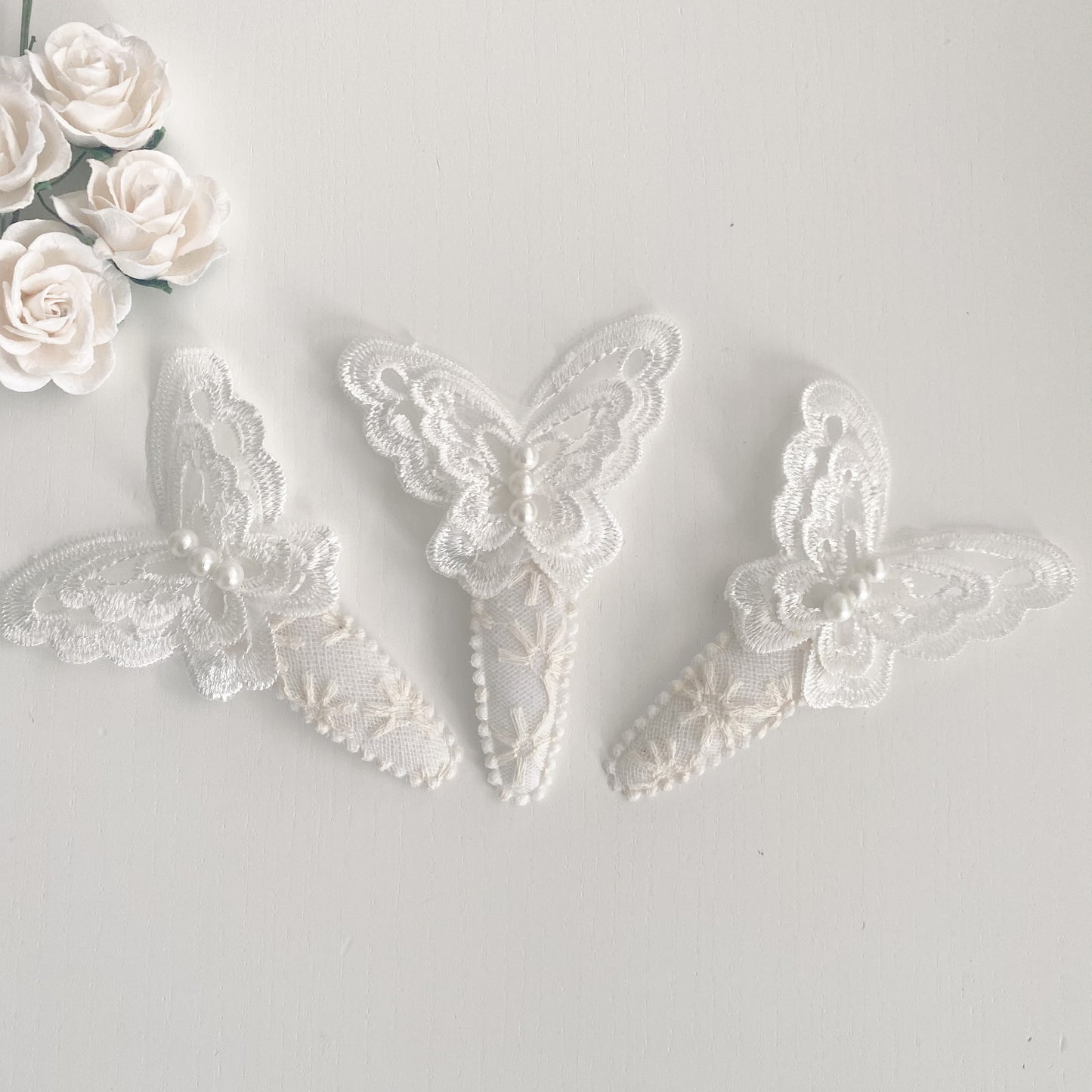White Floral butterfly pearl embroidered snap clip