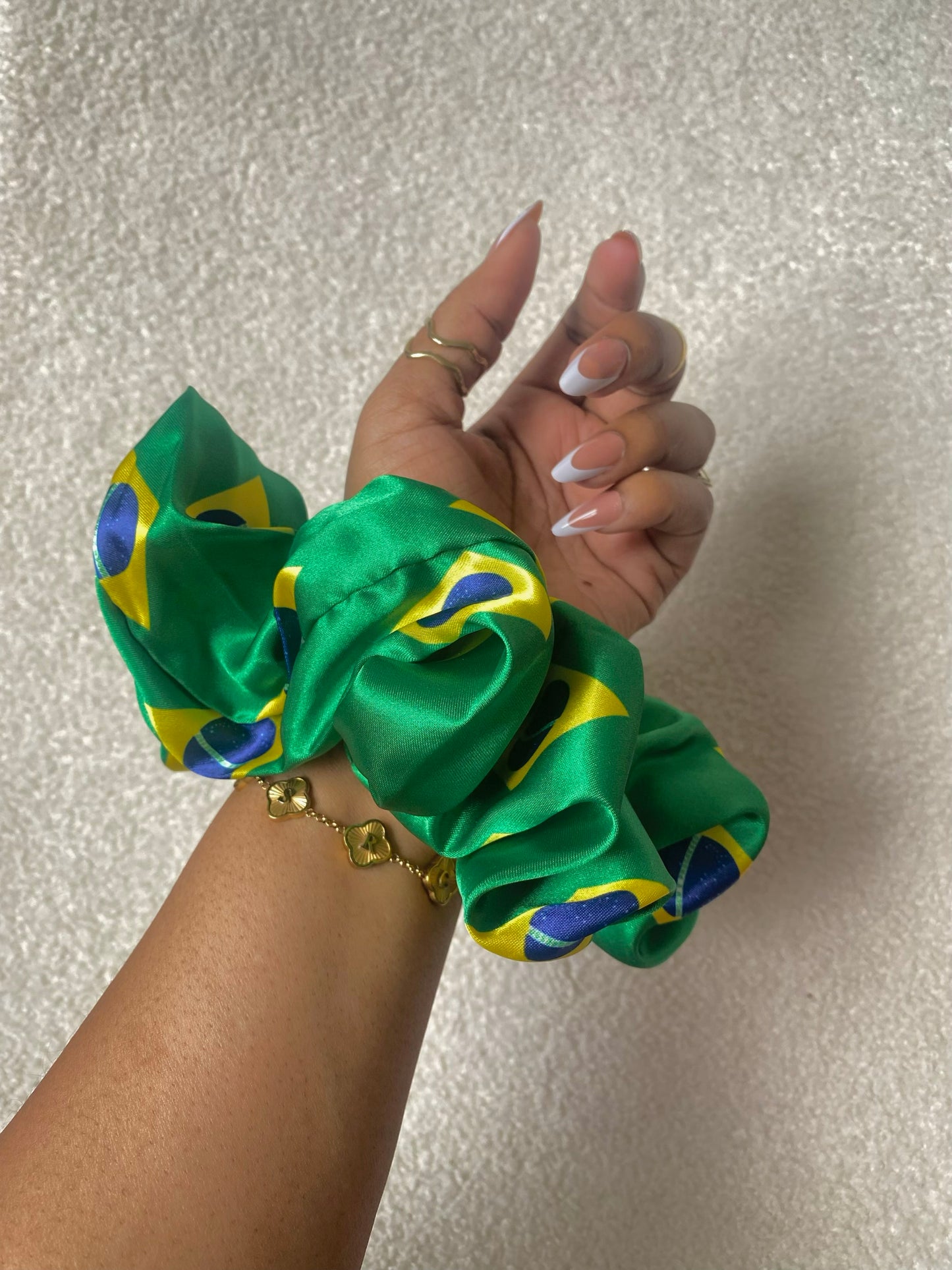 World XL scrunchie