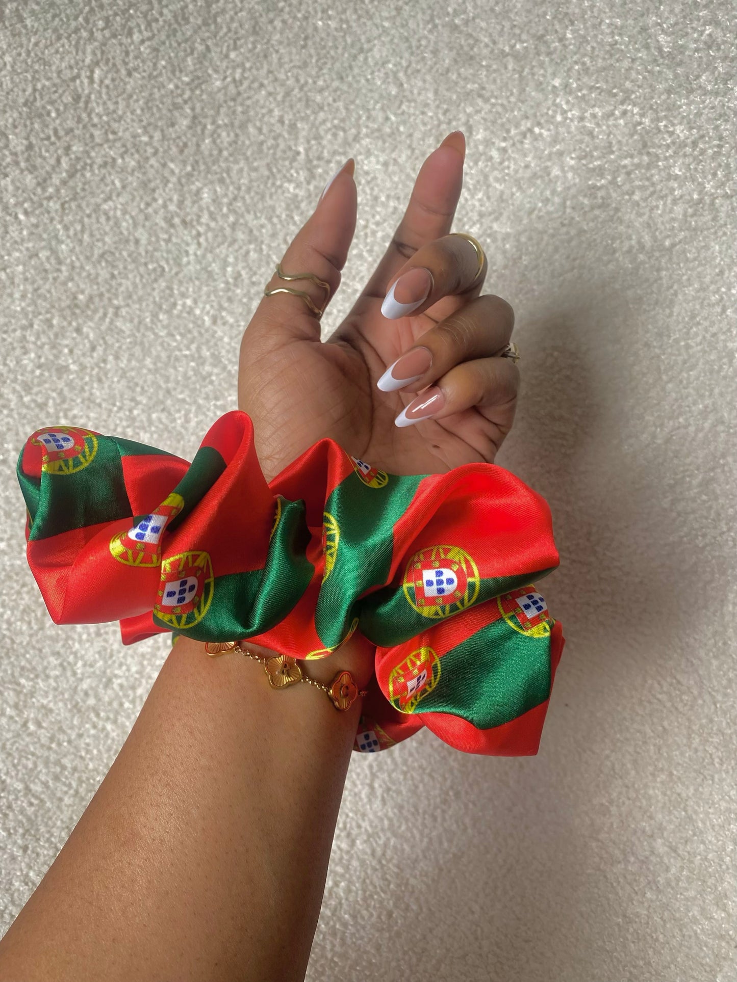 World XL scrunchie